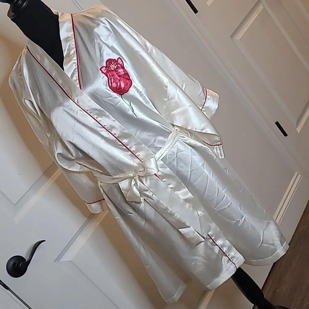 Intimates Liz banks sz 2X cream satin polyester evening bedtime robe